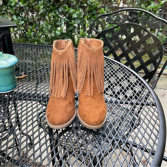 Earthy Fringy Brown Suede Boots! - Picture 12 of 16